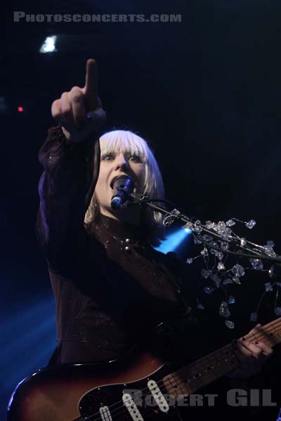 THE JOY FORMIDABLE - 2011-02-18 - PARIS - La Fleche d'Or - Rhiannon Bryan